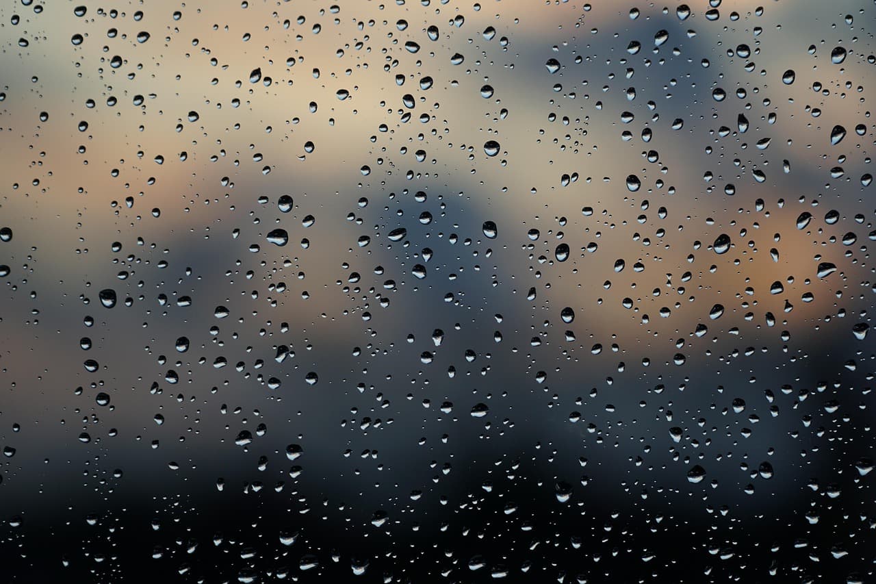 rain, window, raindrop, water, wet, sad, glass pane, glass, droplets, drops, waterdrop, rainy, umbrella, rainy weather, dark, evening atmosphere, weather, storm, wind, nature, flow, sadness, consolation, to comfort [pid:6243559][dark]