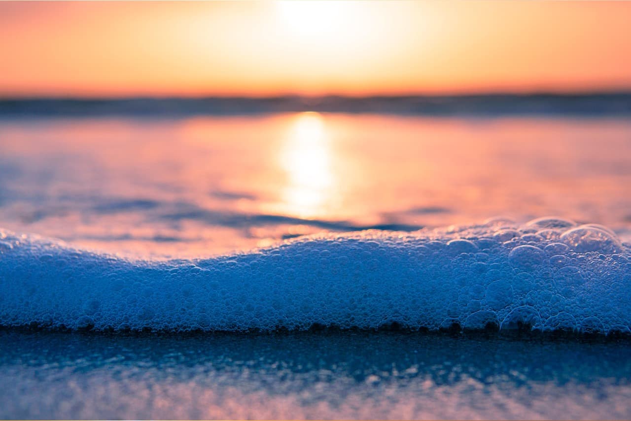 bubbles, sea foam, spume, beach, sunset, nature, ocean, sea, seashore, shore, sand, ebb, waves, coast, coastline, dusk, sunrise, seaside, tropical [pid:5671365][light]