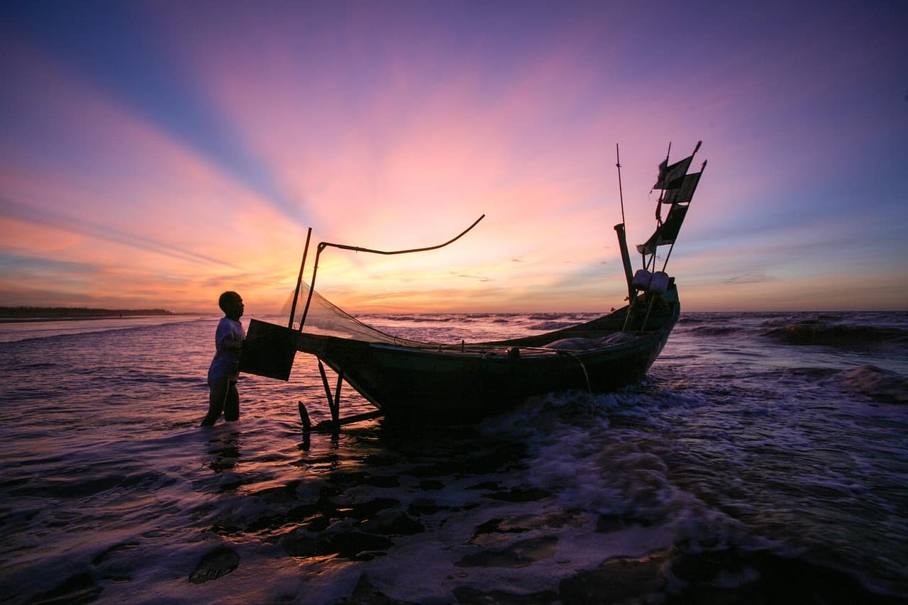 dawn, beach, fishing, nature, sunset, scenic, sea, sky, silhouette, seascape, vietnam, twilight, dusk [pid:6562295][dark]
