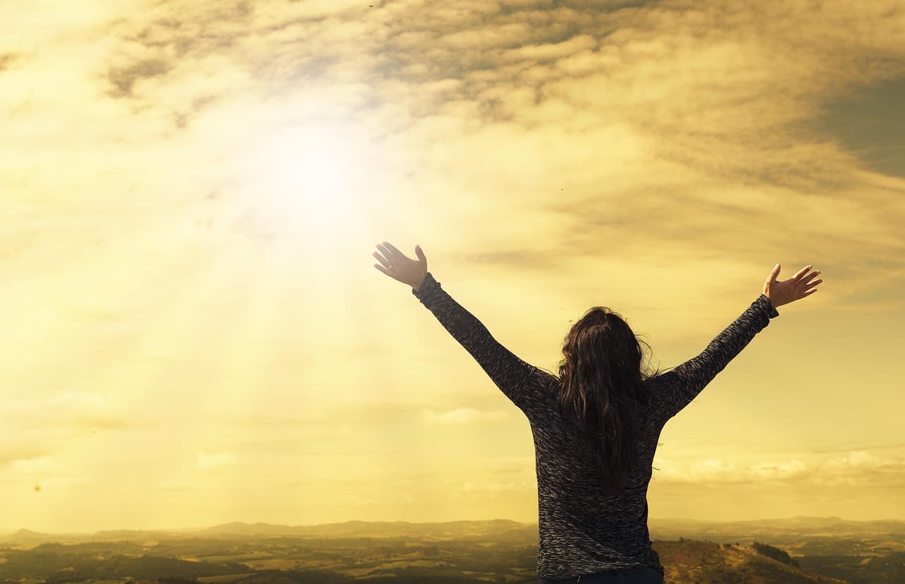woman, nature, sky, sunlight, arms, open arms, sunbeams, sunrays, clouds, worship, freedom, happiness, relieved, prayer, praise, success, joy [pid:2667455][light]