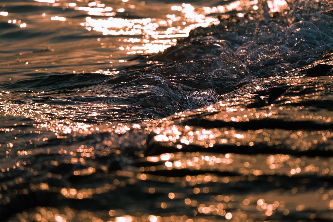 sunset, light and shadow, tidal, spray, seawater, nature, bokeh, water, ocean [pid:7900627][dark]