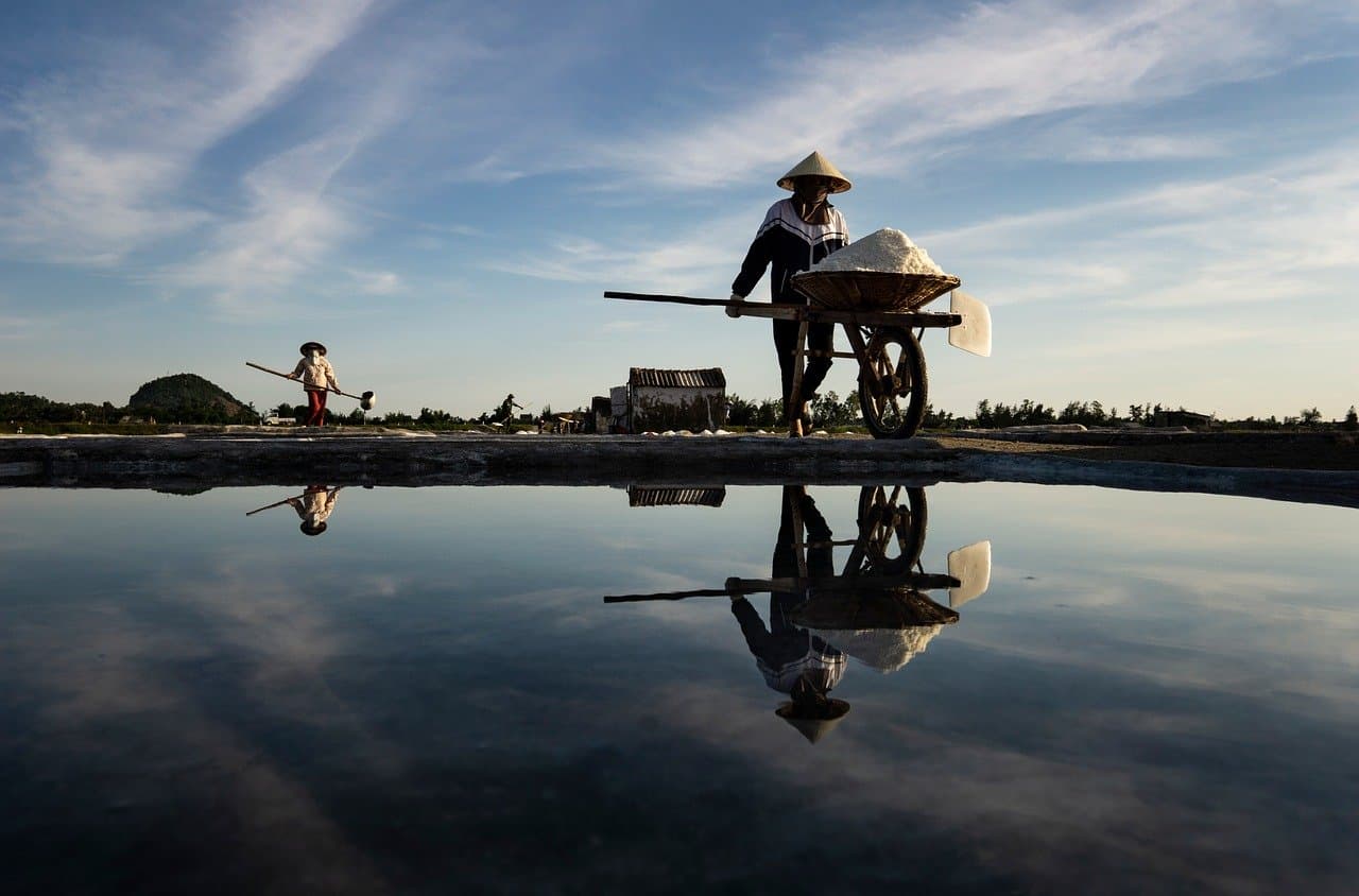 dawn, sunrise, landscape, clouds, nature, morning, sky, boat, silhouette, vietnam, relax, salt, woman, labor [pid:9856375][dark]