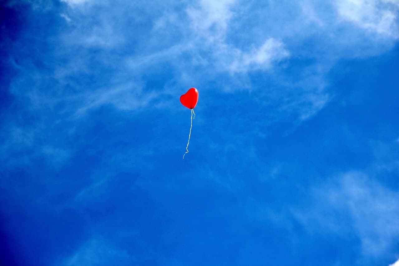 heart, balloon, nature, sky, love, red balloon, heart balloon, floating, flying, romantic, wedding day [pid:1046693][dark]