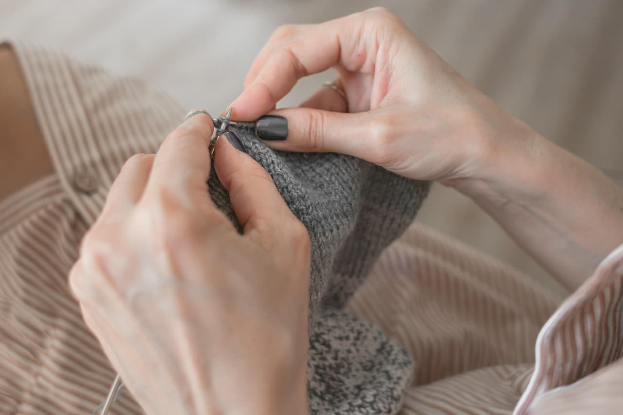 knitting, hands, woman, hobby, cosiness, knitting needles, needlework, pastel, knitting, knitting, knitting, knitting, knitting [pid:7238657][light]